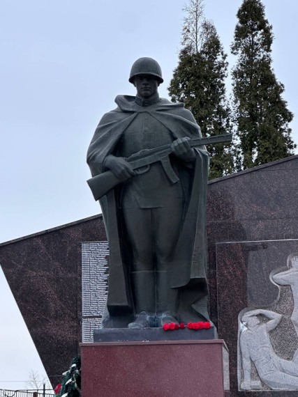 ВОЗЛОЖЕНИЕ ЦВЕТОВ.