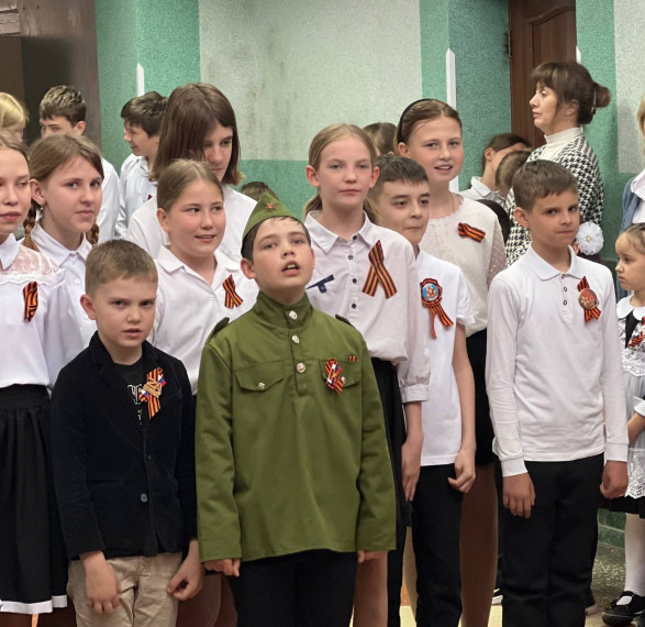Патриотический смотр военных песен.